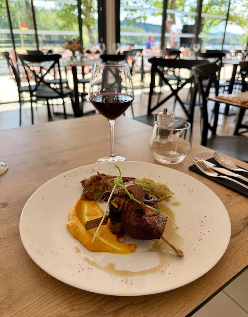 Assiette servie au restaurant Treignac Plage