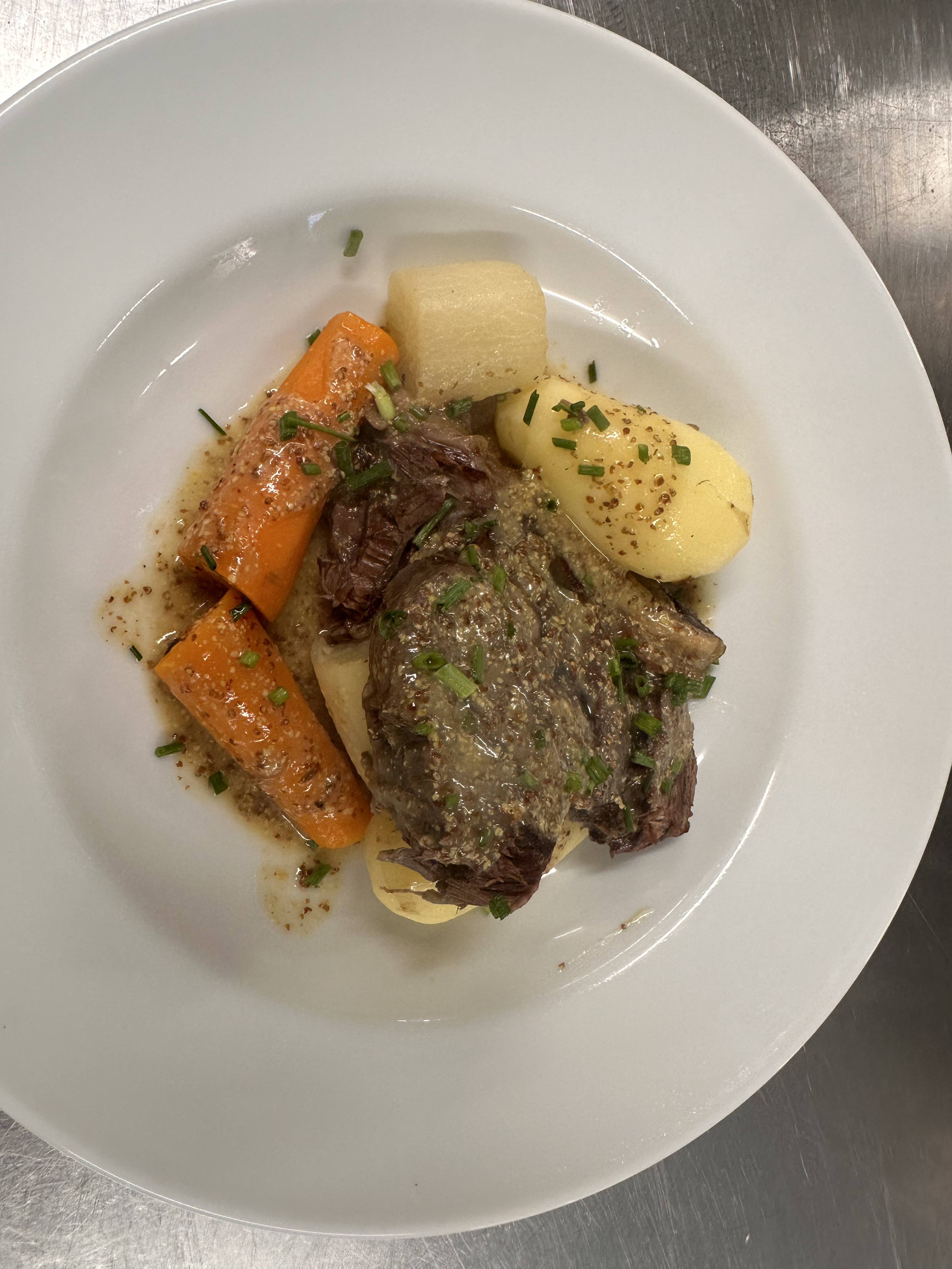 Plat estival servi à Treignac Plage