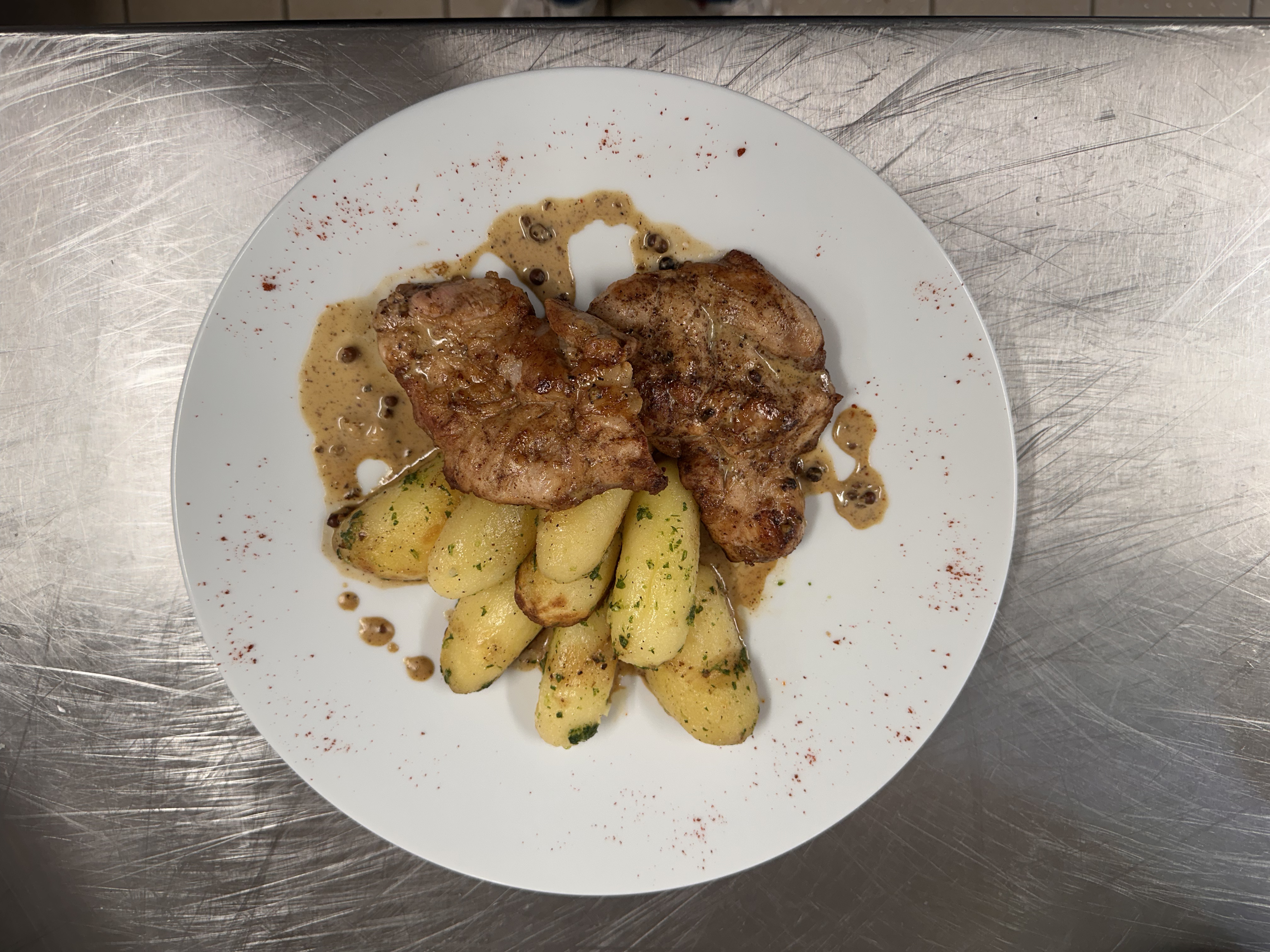 Plat estival servi à Treignac Plage